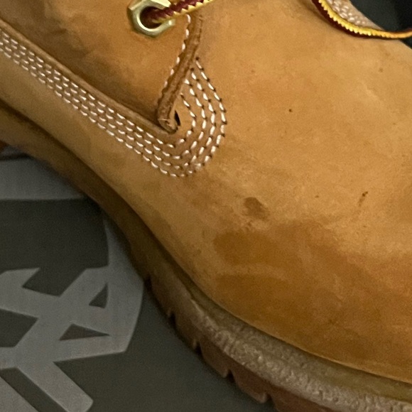 Timberlands. Size 8.5 In good condition. - Picture 3 of 4